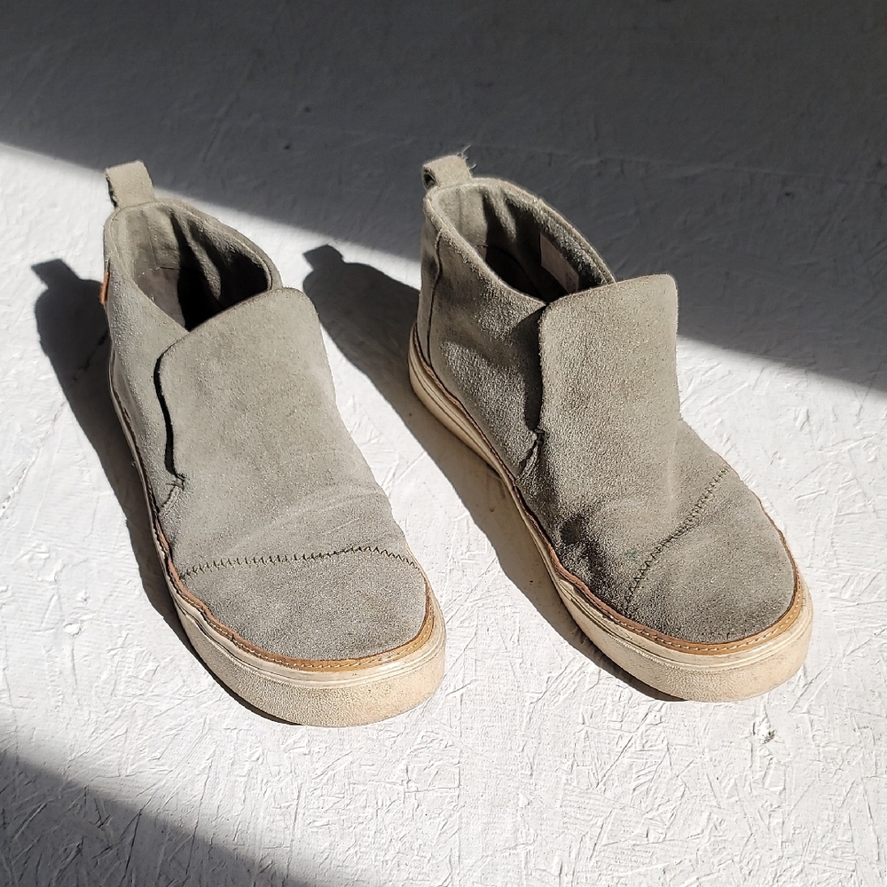 Women's Gray Suede Slip-On Shoes